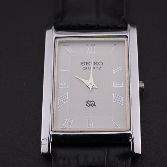 Vintage Seiko Slim Quartz Gentlemen's Wrist Watch  - FREE SHIPPING - Picture 6 of 13